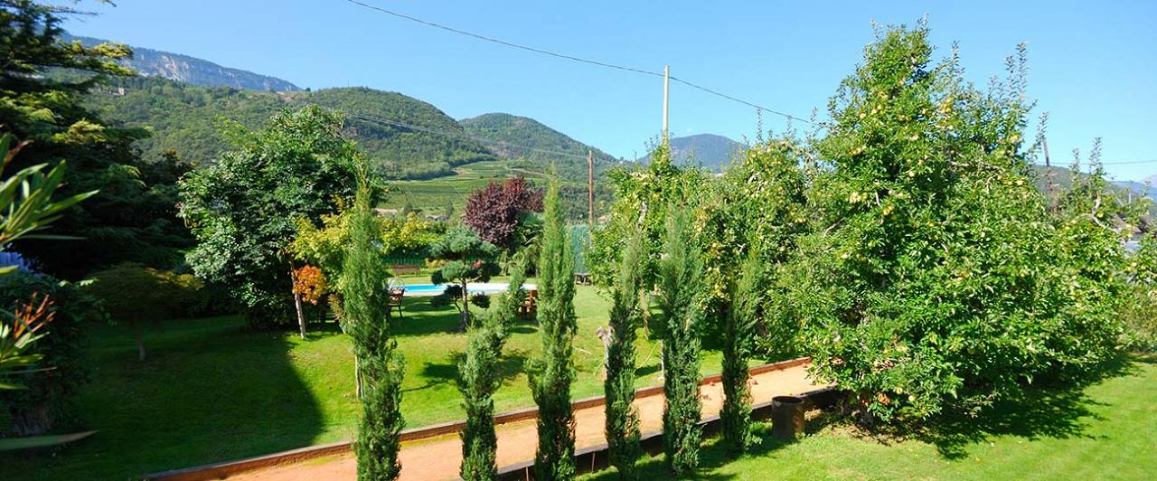 Il giardino dell'Hotel e Residence Traubenheim di Nalles, vicino Merano