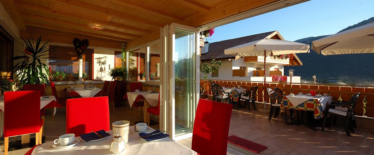 Die Terrasse des Hotel und Residence Traubenheim, bei Meran